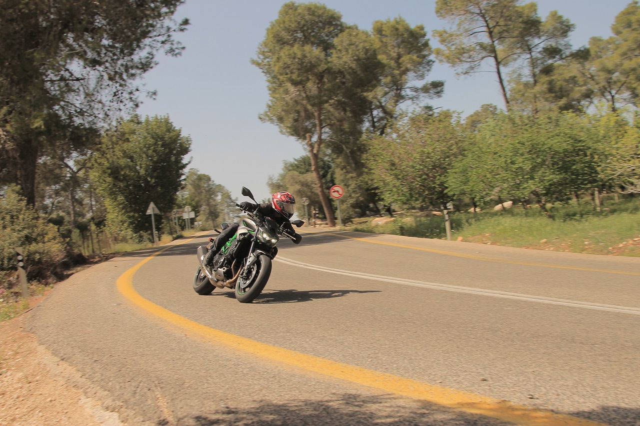 קוואסאקי Z900 במבחן דרכים