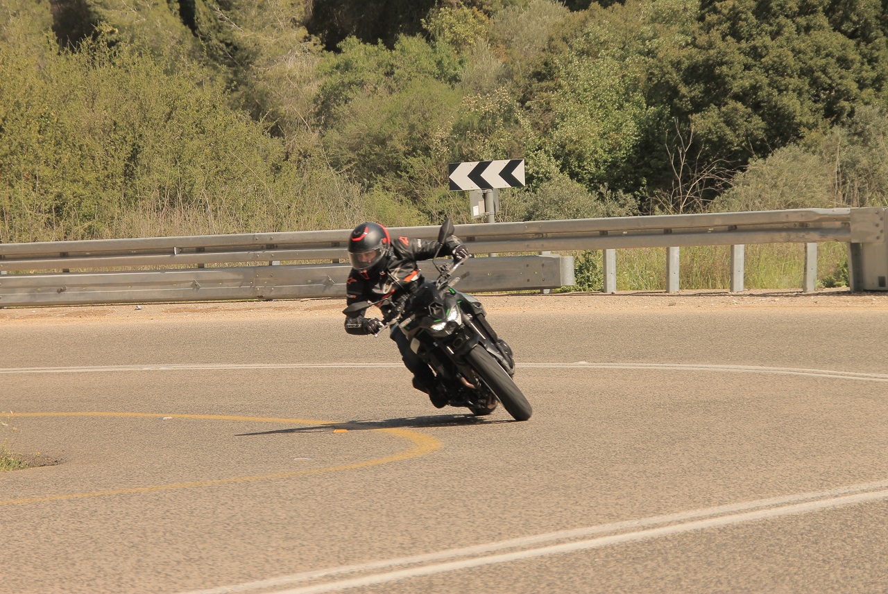 קוואסאקי Z900 במבחן דרכים